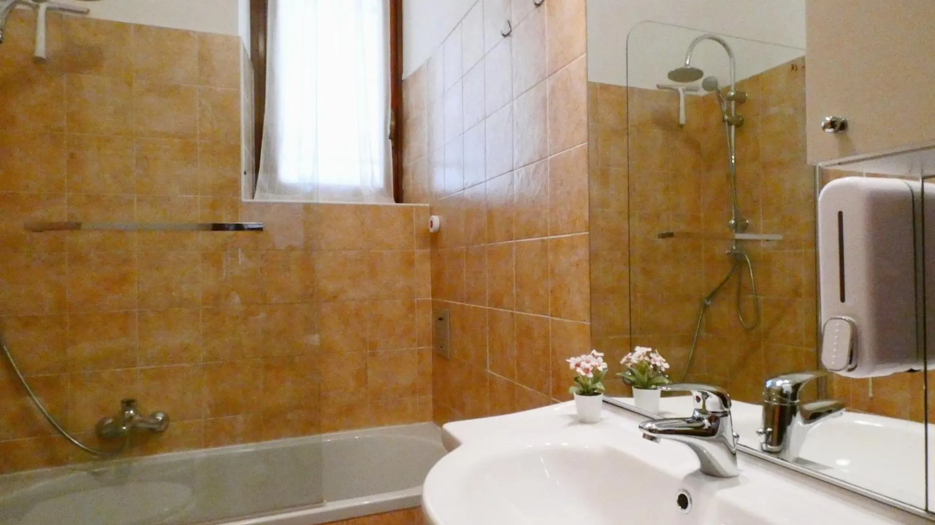 Baciati Dal Sole-Self Check-In Apartment San Pellegrino Terme Italy